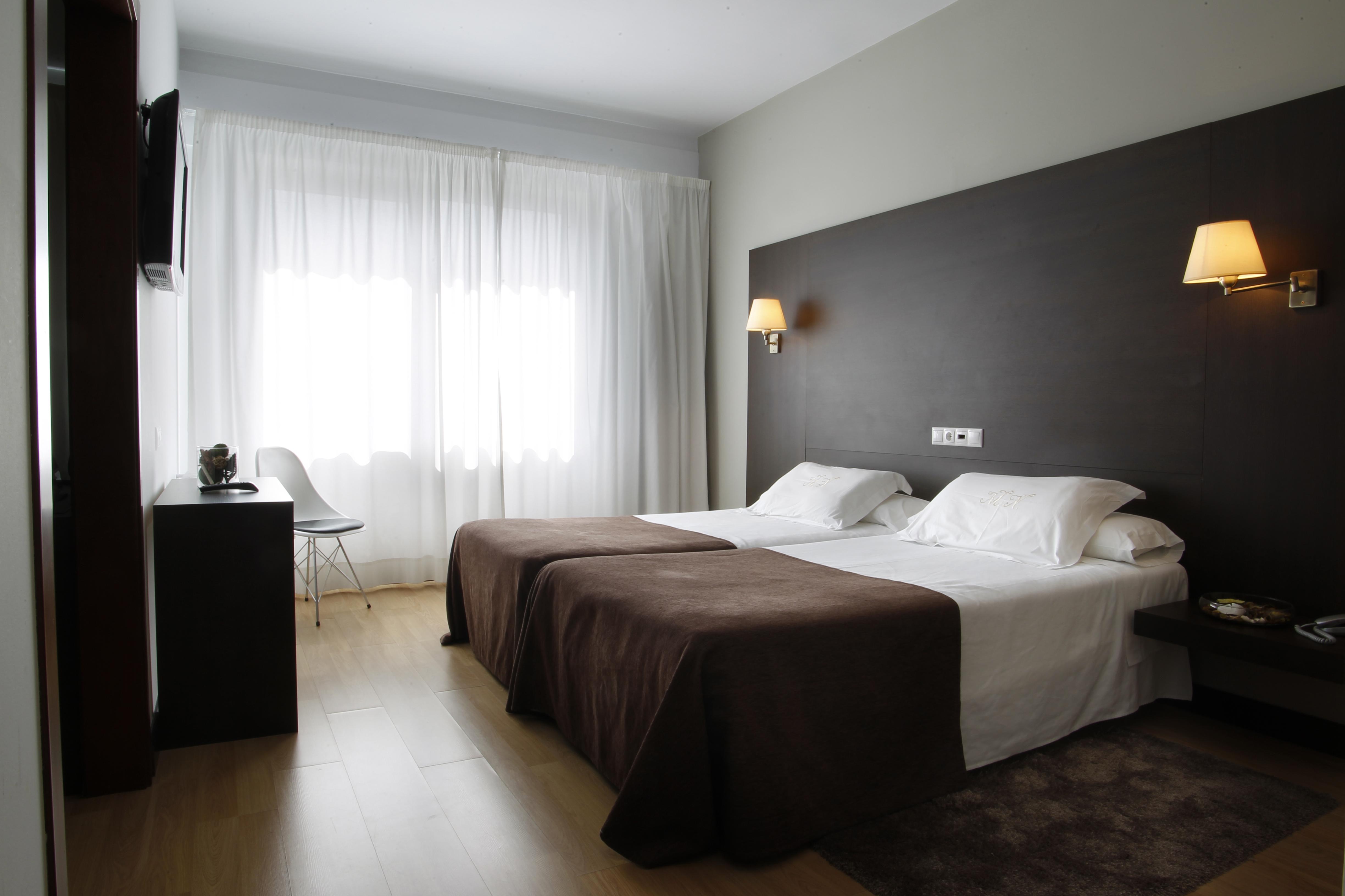 Hotel Mendez Nunez Lugo Bagian luar foto