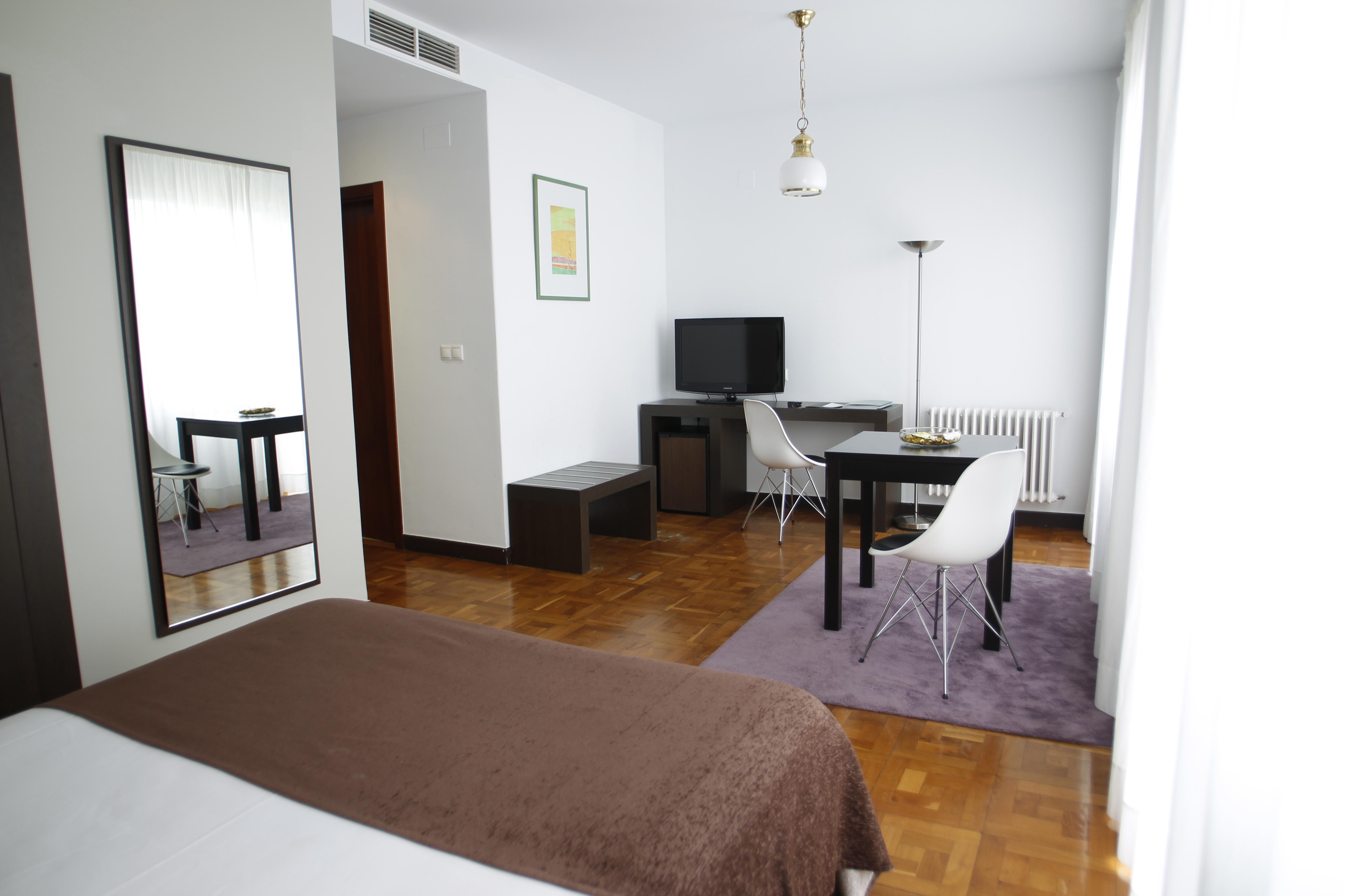 Hotel Mendez Nunez Lugo Bagian luar foto