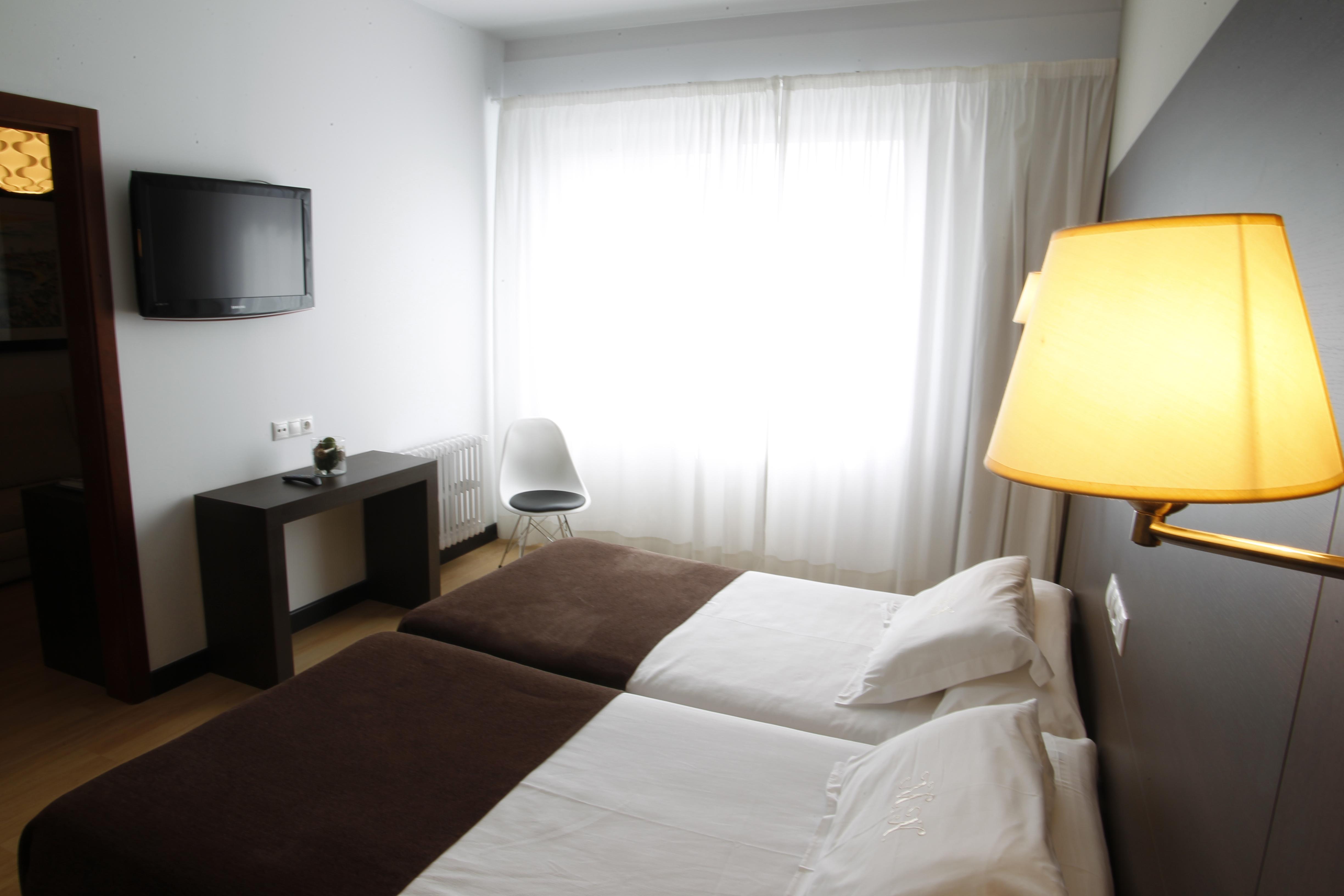 Hotel Mendez Nunez Lugo Bagian luar foto