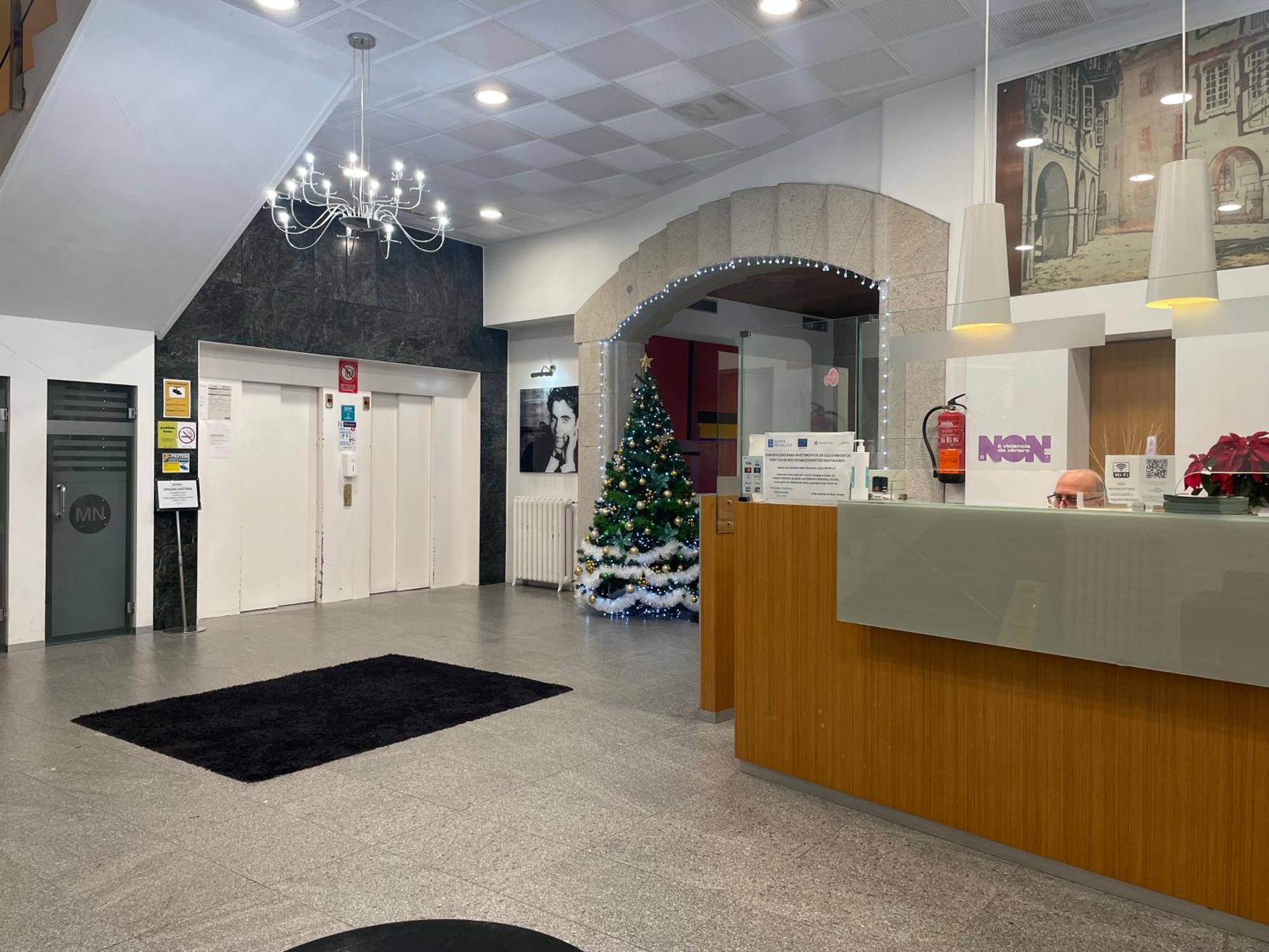 Hotel Mendez Nunez Lugo Bagian luar foto