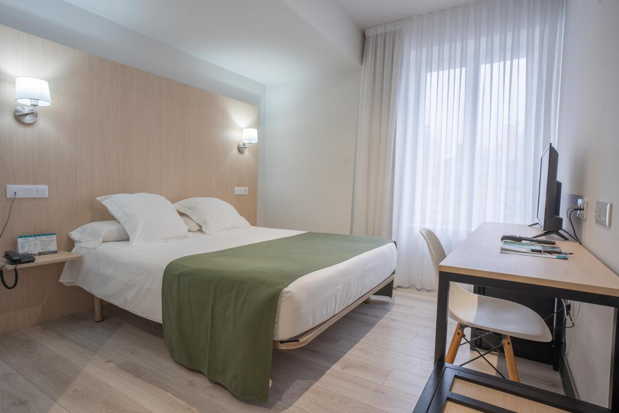 Hotel Mendez Nunez Lugo Bagian luar foto