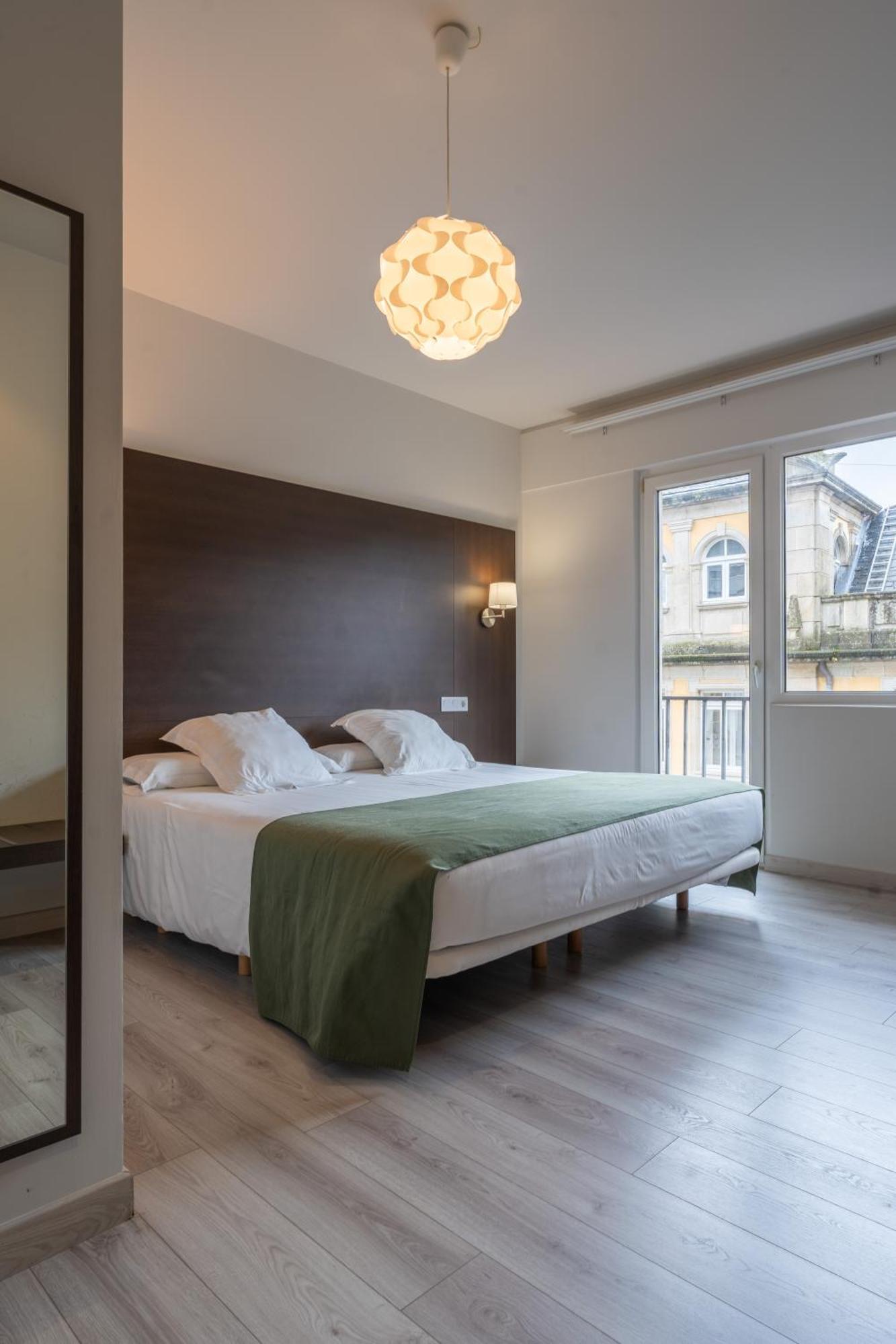 Hotel Mendez Nunez Lugo Bagian luar foto