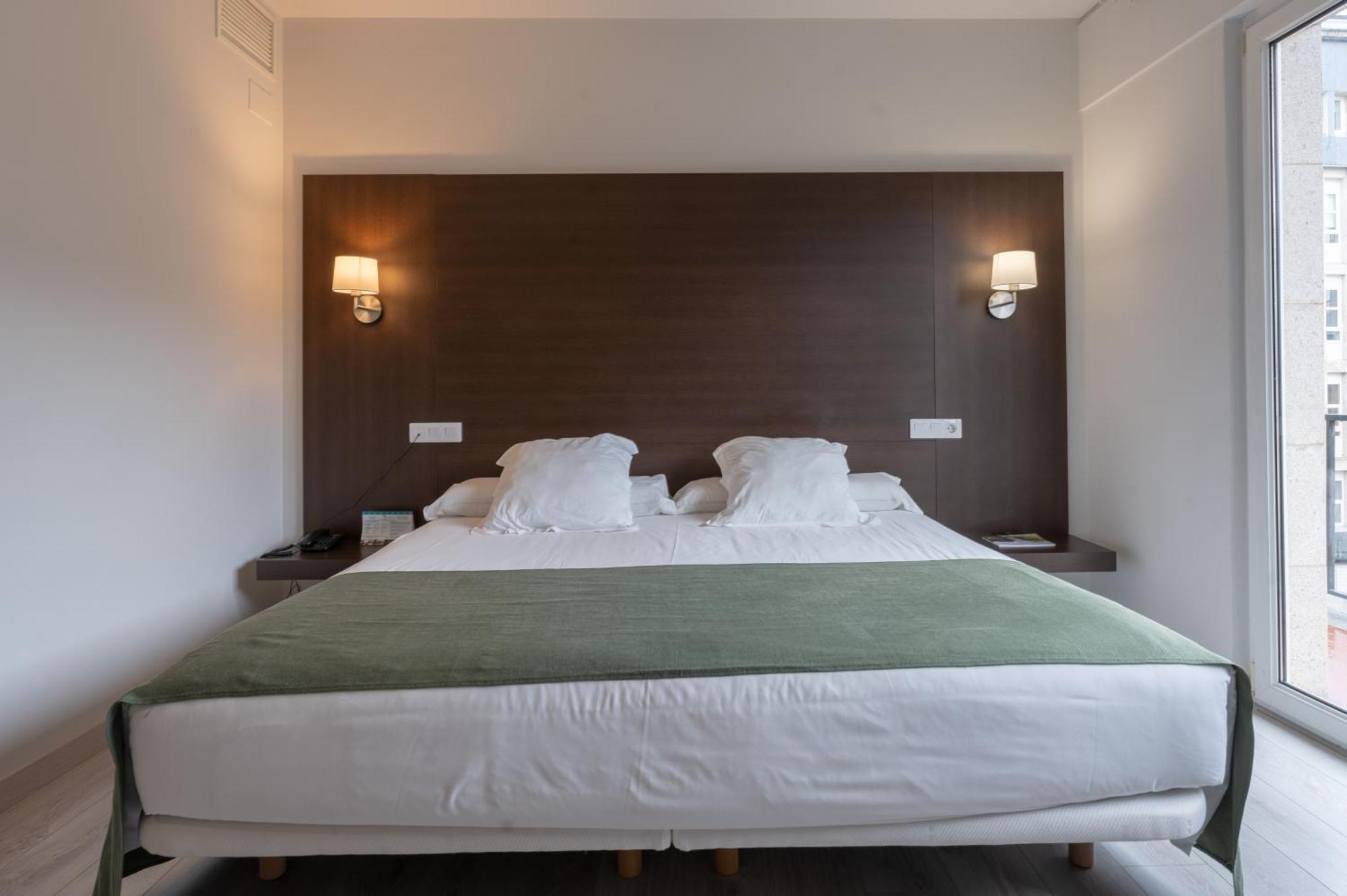 Hotel Mendez Nunez Lugo Bagian luar foto